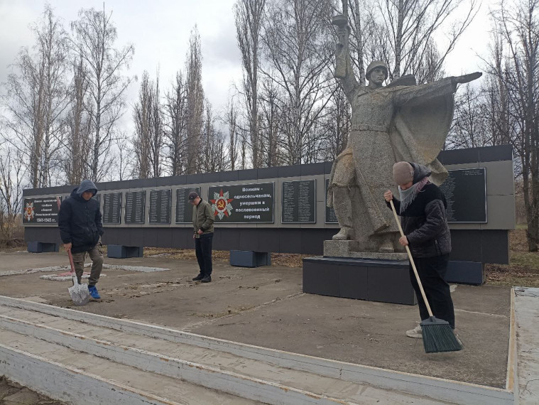 Уборка памятника "Стелы".